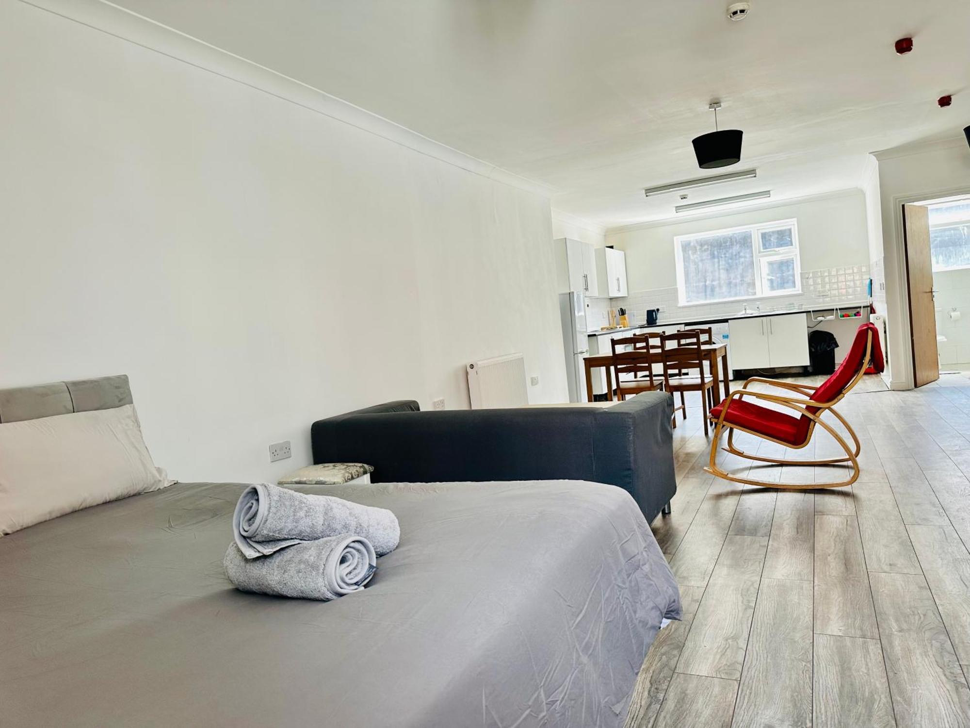 Spacious And Affordable City Center Two Beds Flat Swansea Buitenkant foto